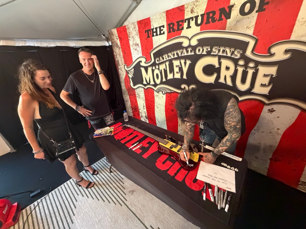 Nikki Sixx signing Wendi and Dan’s bass guitar during a Mötley Crüe meet-and-greet.